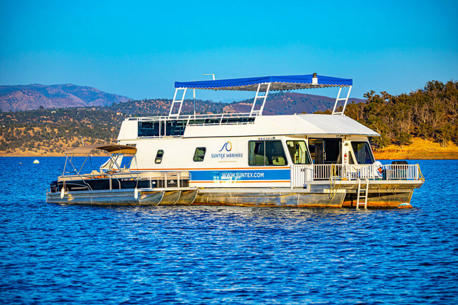 Houseboat Rentals, Lakeside Suites in California Lake Don Pedro Marina